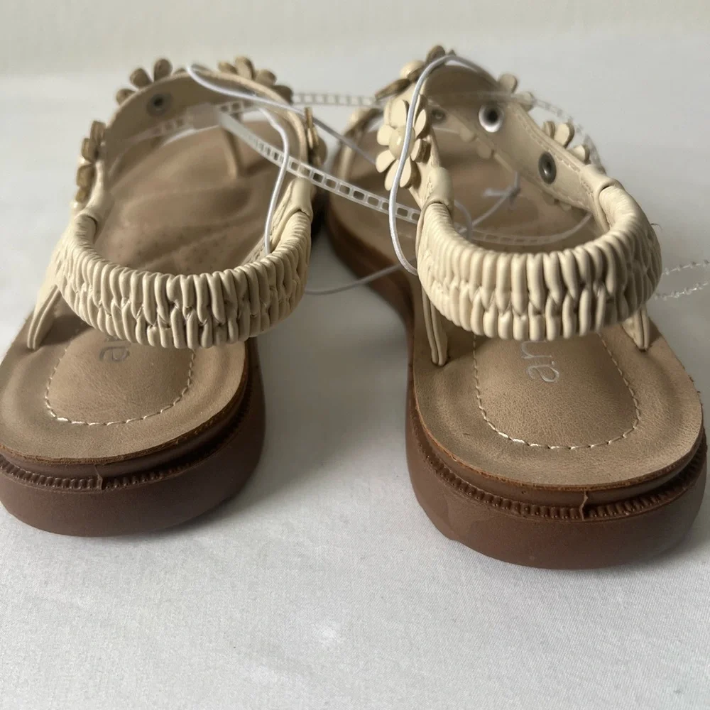 Annie‎ Cream Slippers with Cushioned Comfort, Biege, Size 1, NWOT